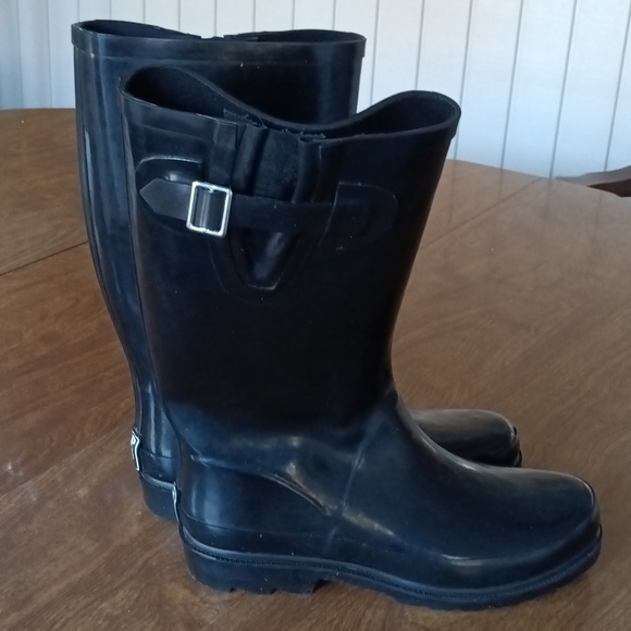 Tall Black True Craft Rain Boots. Size 9 - Picture 4 of 8